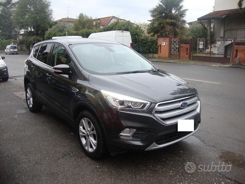 Usata Ford Kuga Titanium 120 CV (88 kW) 2019 Grigio SUV