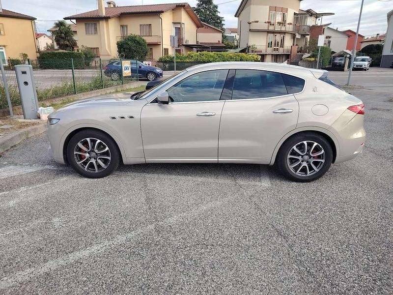 Usata Maserati Levante 275 CV (202 kW) 2017 Bronzo SUV