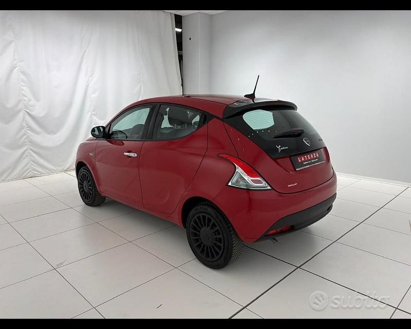 Usata Lancia Ypsilon Silver 70 CV (51 kW) 2023 Rosso Utilitaria