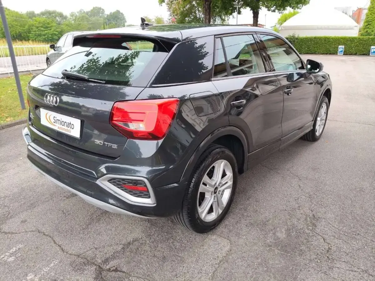 Usata Audi Q2 Advanced 110 CV (80 kW) 2023 Grigio scuro SUV