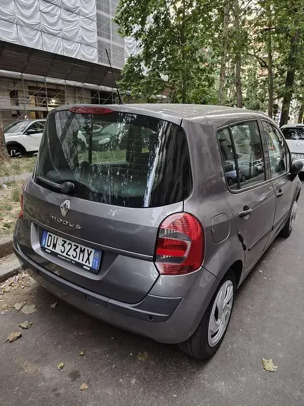 Usata Renault Modus Dynamique 101 CV (74 kW) 2009 Grigio Monovolume