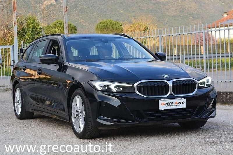 Usata BMW 316 Advantage 122 CV (89 kW) 2023 Saphire schwarz Station wagon