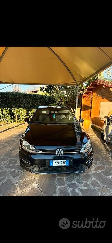 Nero Usata 2017 VW Golf R-line Berlina | 14.200 € (Buon prezzo) - Immagine 1/4