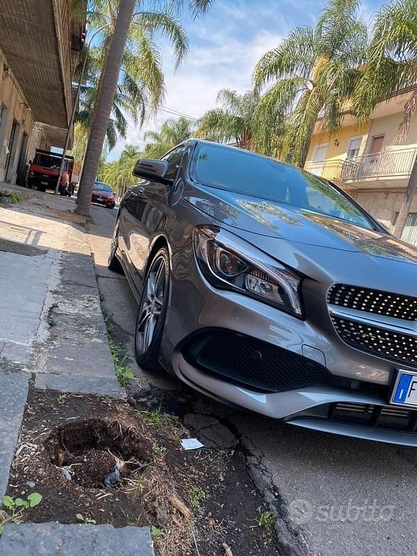 Grigio Usata 2017 Mercedes CLA200 Coupé | 20.000 € (Buon prezzo) - Immagine 1/4