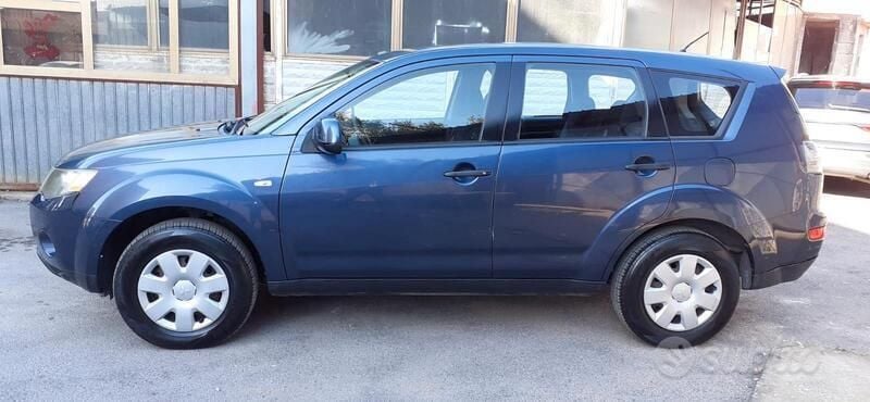 Blu/azzurro Usata 2009 Mitsubishi Outlander Invite SUV | 1600 € (Ottimo prezzo) - Immagine 1/4