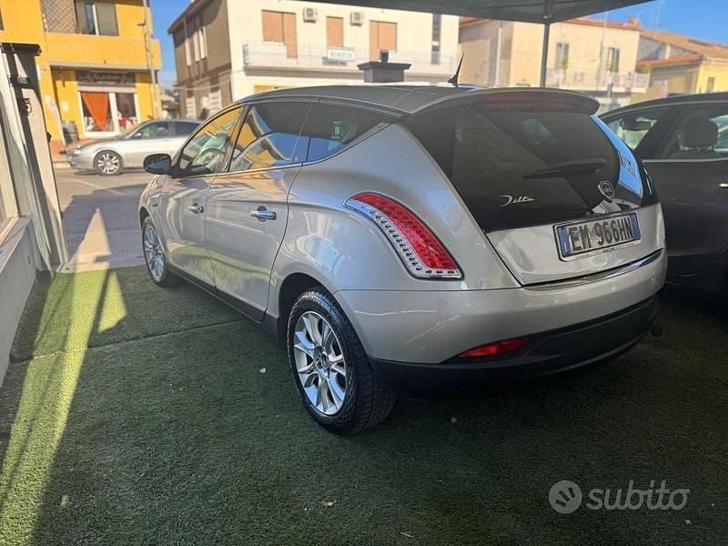 Usata Lancia Delta 120 CV (88 kW) 2012 Grigio Utilitaria