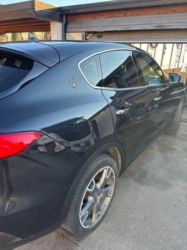 Usata Maserati Levante 275 CV (202 kW) 2016 Nero SUV