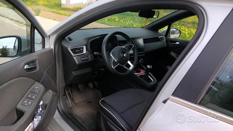 Usata Renault Clio V 86 CV (63 kW) 2022 Grigio Utilitaria