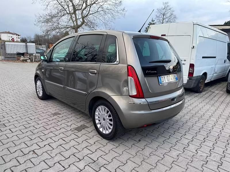 Usata Lancia Musa 77 CV (56 kW) 2009 Marrone Monovolume