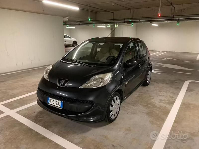 Usata Peugeot 107 54 CV (39 kW) 2007 Grigio Utilitaria