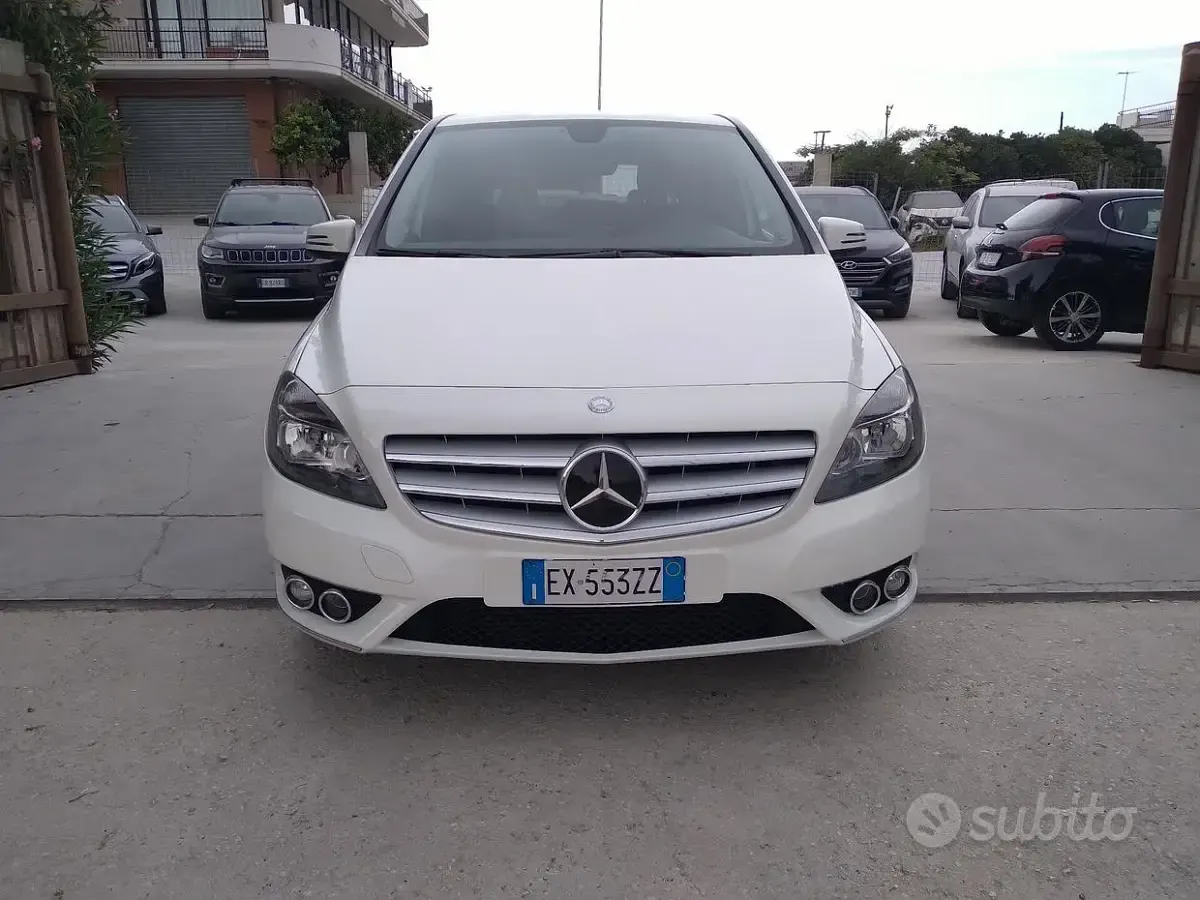 Usata Mercedes B180 Executive 109 CV (80 kW) 2014 Bianco Utilitaria