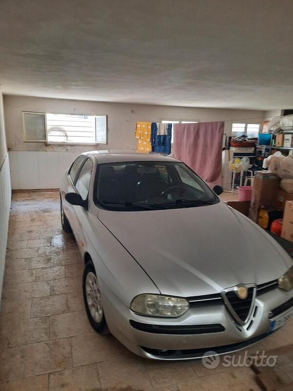 Usata Alfa Romeo 156 105 CV (77 kW) 2000 Grigio Berlina