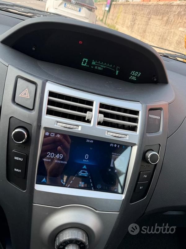 Usata Toyota Yaris Sol 69 CV (50 kW) 2007 Grigio Utilitaria