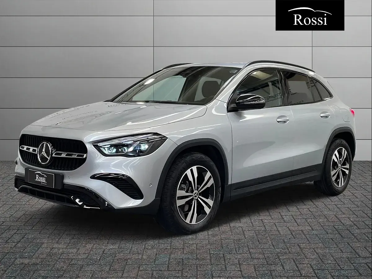 Begagnad Mercedes GLA200 150 HK (110 kW) 2026 SUV