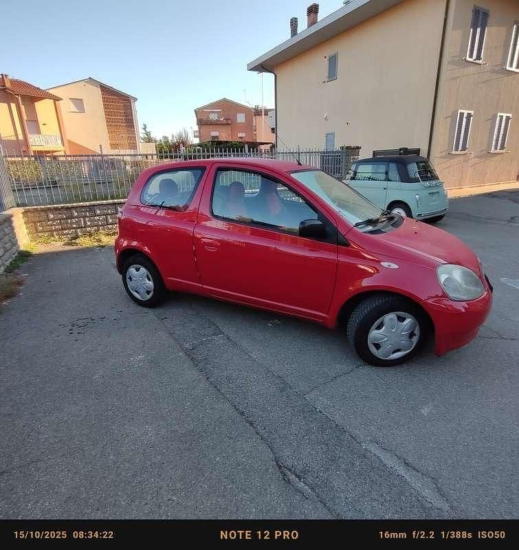 Usata Toyota Yaris Sol 68 CV (50 kW) 2000 Berlina