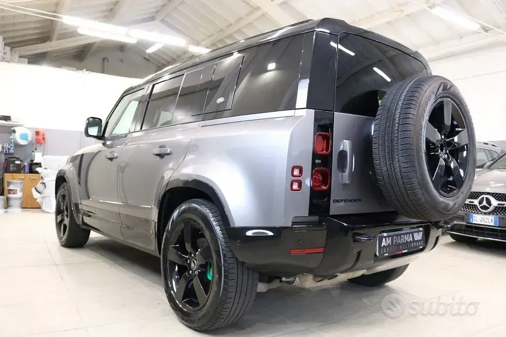 Usata Land Rover Defender SE Dynamic 200 CV (147 kW) 2023 Grigio SUV