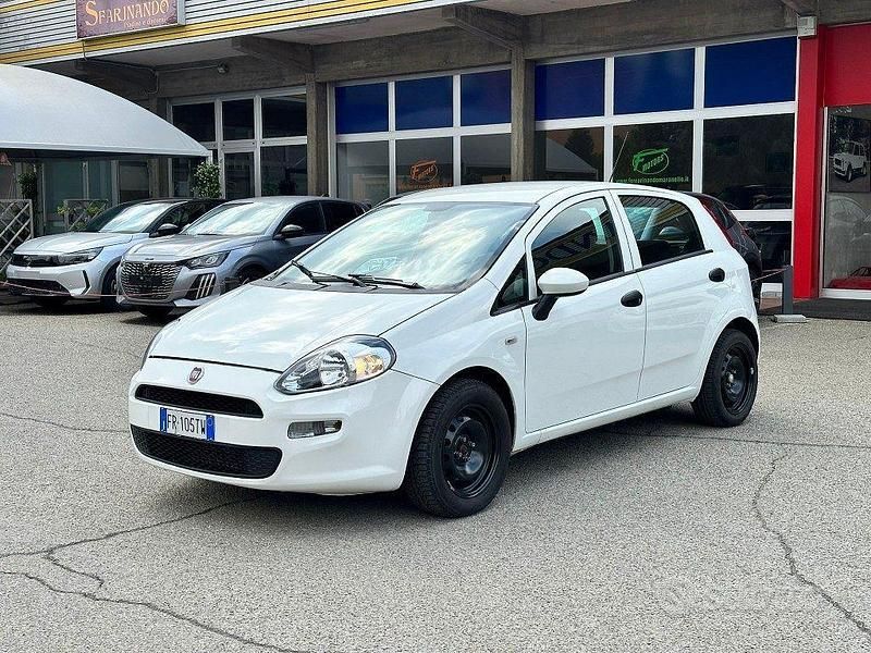 Bianco Usata 2018 Fiat Punto Furgone | 6000 € (Buon prezzo) - Immagine 1/4