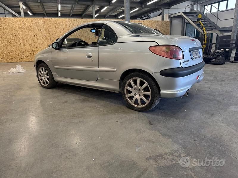 Usata Peugeot 206 CC 108 CV (79 kW) 2003 Grigio Cabrio