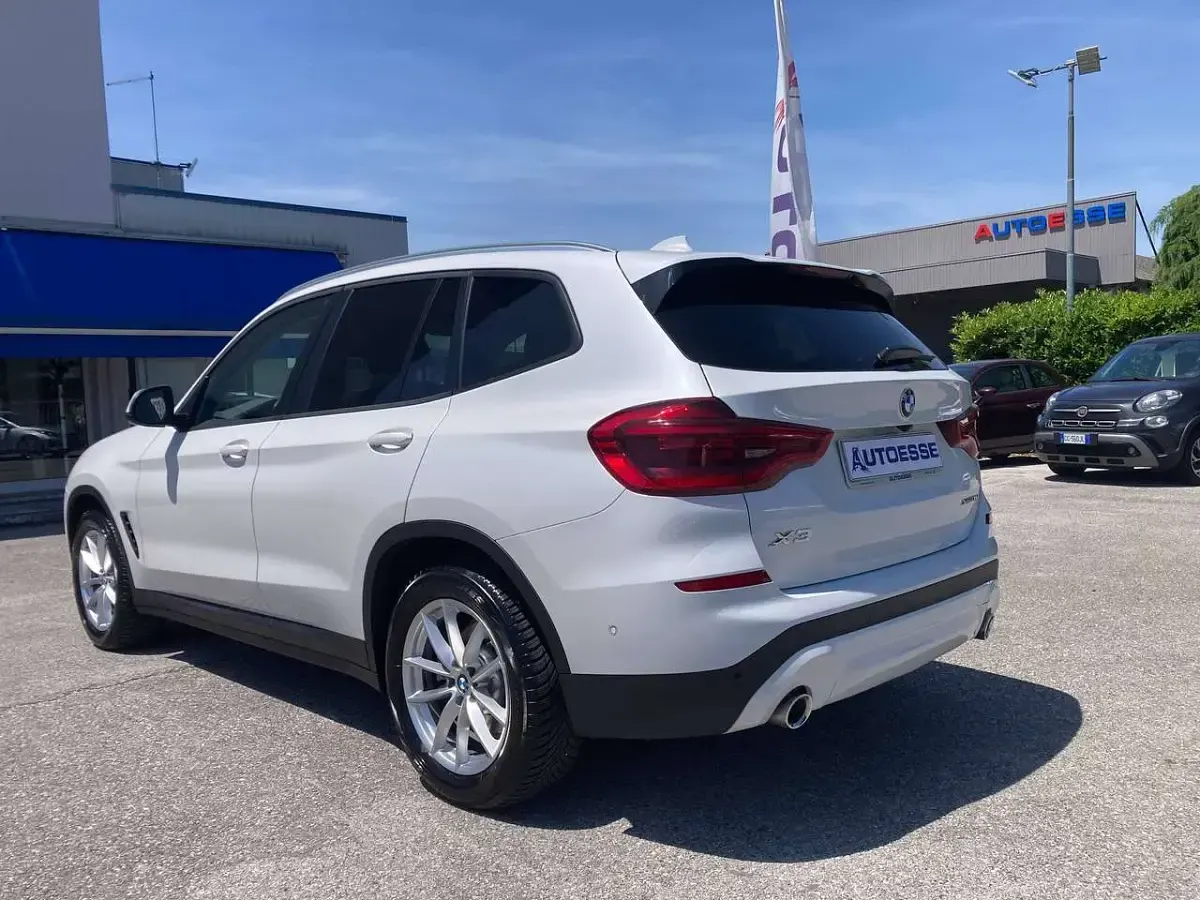 Usata BMW X3 Advantage 190 CV (139 kW) 2020 Mineral weiss perl effekt SUV