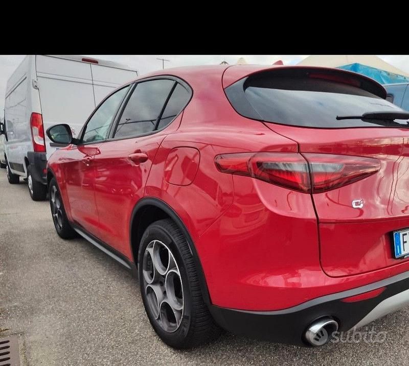 Usata Alfa Romeo Stelvio 160 CV (117 kW) 2018 Rosso SUV