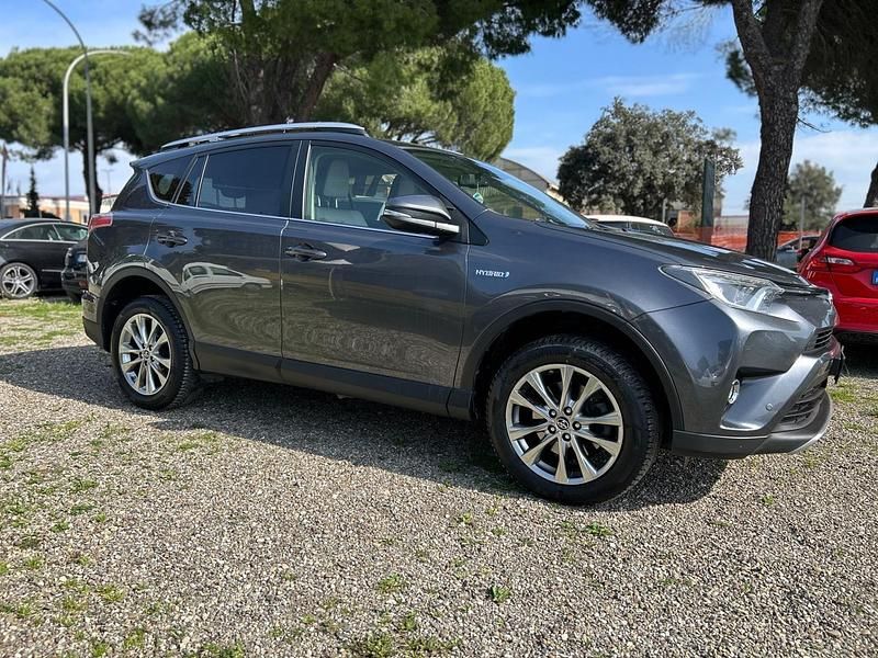 Usata Toyota RAV4 Hybrid 197 CV (144 kW) 2018 Grigio SUV