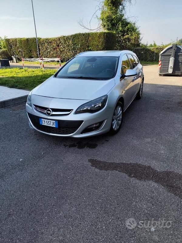 Usata Opel Astra 136 CV (100 kW) 2015 Grigio Station wagon
