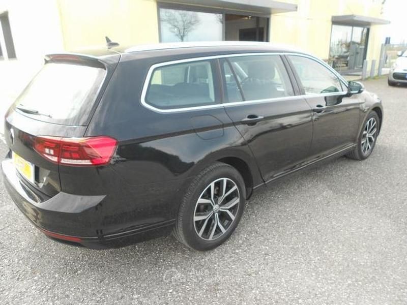 Usata VW Passat 150 CV (110 kW) 2021 Nero metallizzato Station wagon