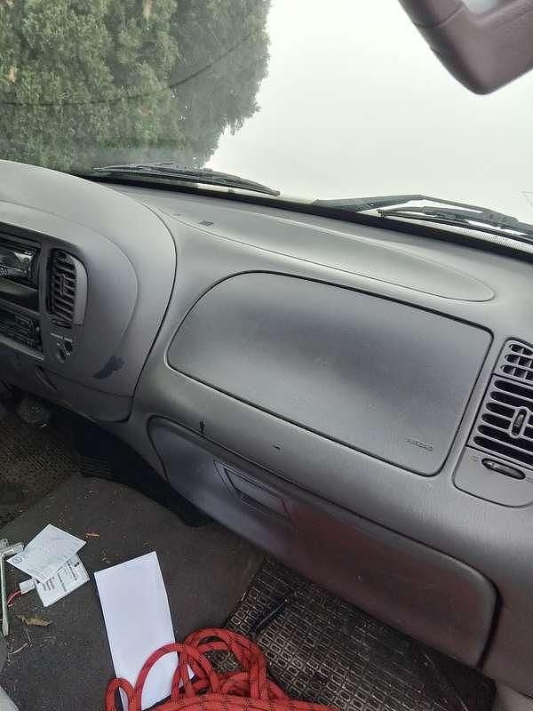 Usata Ford V8 230 CV (169 kW) 2002 Bianco SUV