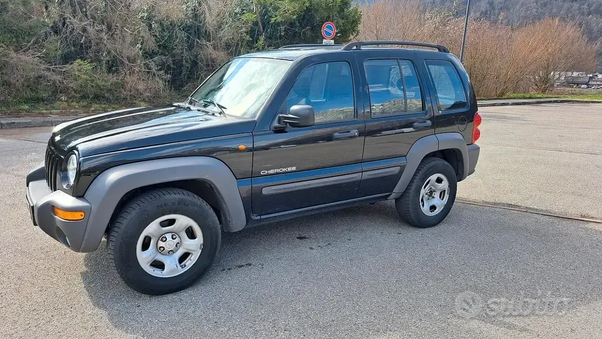 Usata Jeep Cherokee 150 CV (110 kW) 2003 Nero SUV