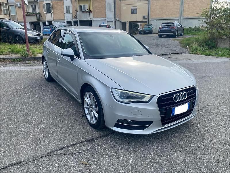 Grigio Usata 2013 Audi A3 Due volumi | 9900 € (Buon prezzo) - Immagine 1/4