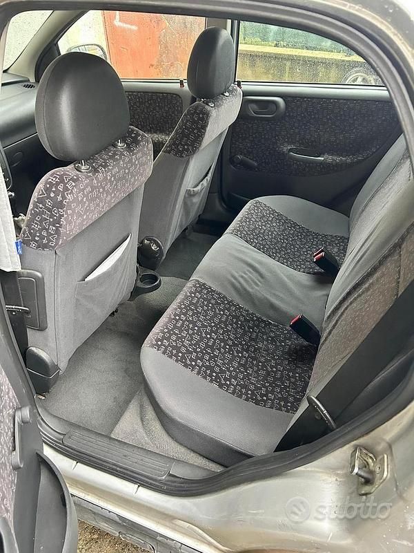 Usata Opel Corsa 75 CV (55 kW) 2002 Grigio Utilitaria