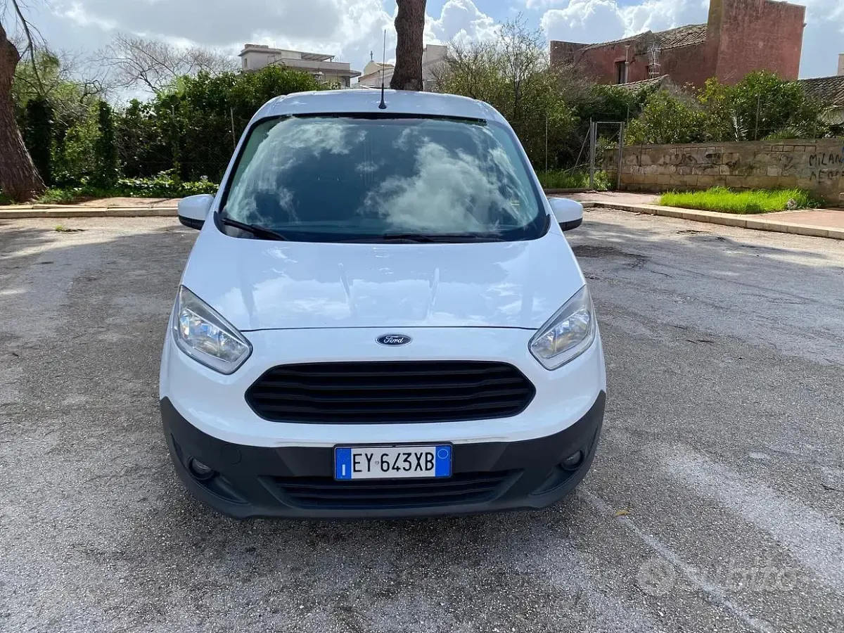 Usata Ford Tourneo Courier 75 CV (55 kW) 2015 Bianco Monovolume