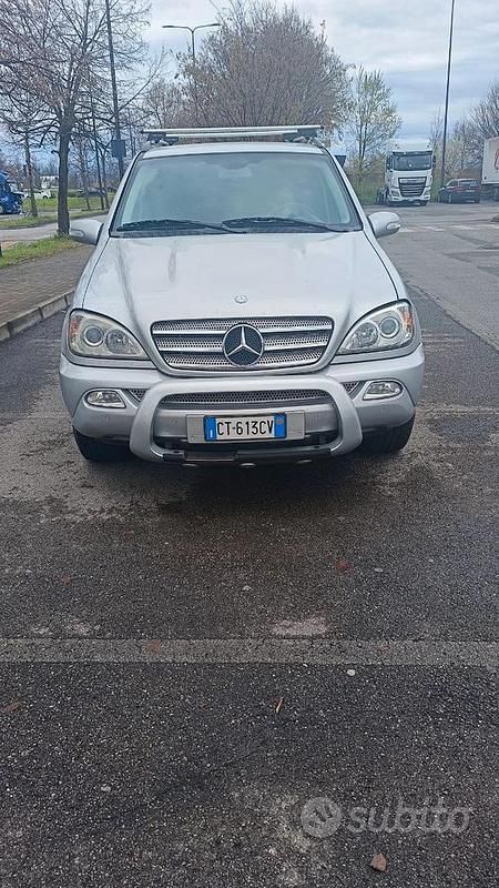Usata Mercedes ML270 163 CV (119 kW) 2005 Grigio SUV