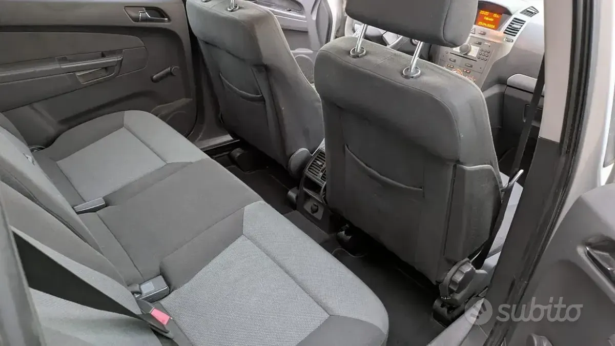 Usata Opel Zafira 2007 Grigio Monovolume