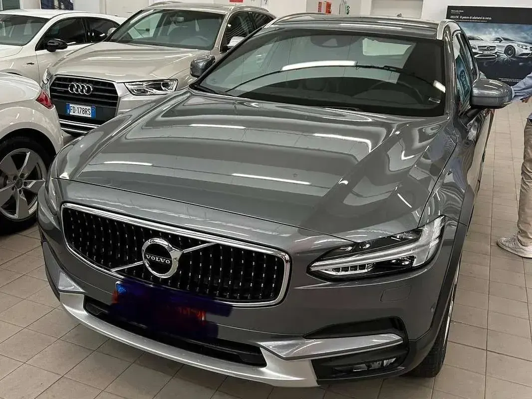 Usata Volvo V90 CC Pro 190 CV (139 kW) 2017 Grigio Station wagon