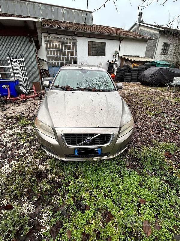 Usata Volvo V70 Kinetic 185 CV (136 kW) 2007 Marrone Station wagon