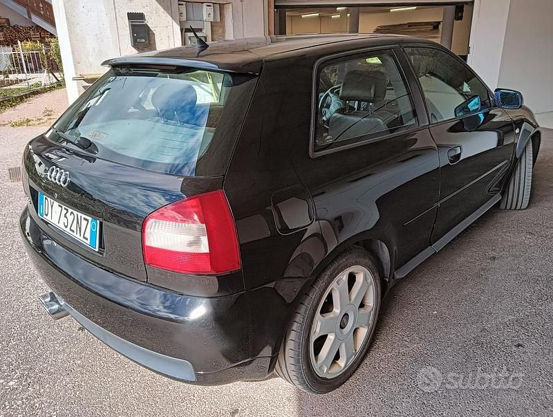 Usata Audi S3 225 CV (165 kW) 2002 Nero Utilitaria