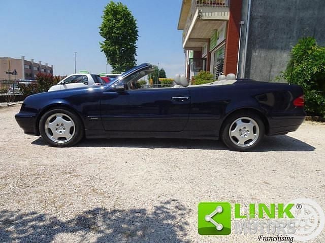 Usata Mercedes CLK320 Elegance 218 CV (160 kW) 2001 Blu Cabrio