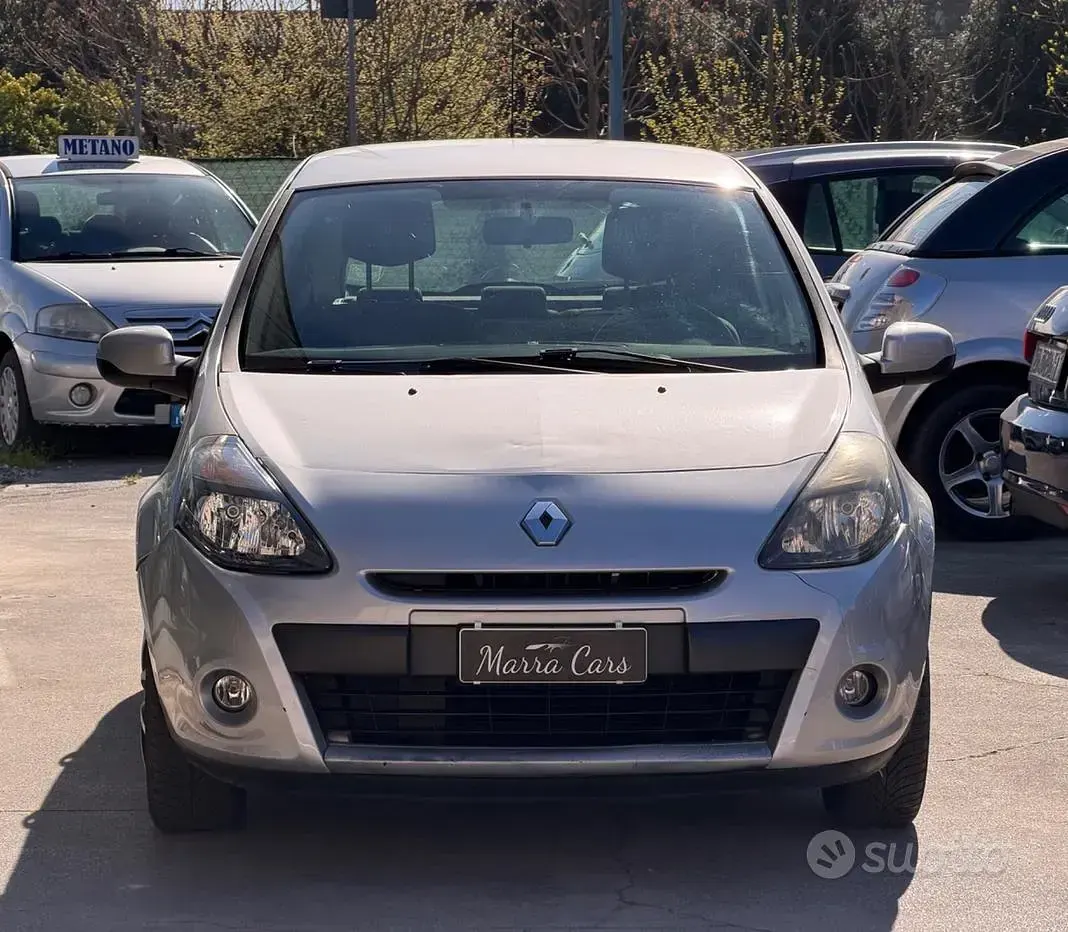 Usata Renault Clio II 75 CV (55 kW) 2011 Grigio Berlina