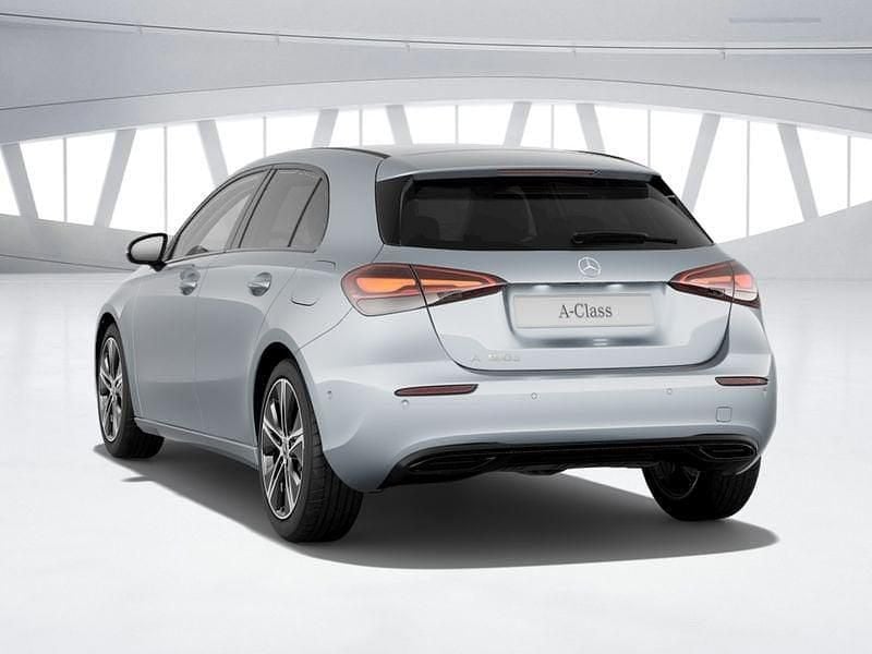 Nuova Mercedes A180 Advanced 116 CV (85 kW) 2026 Argento hightech Utilitaria