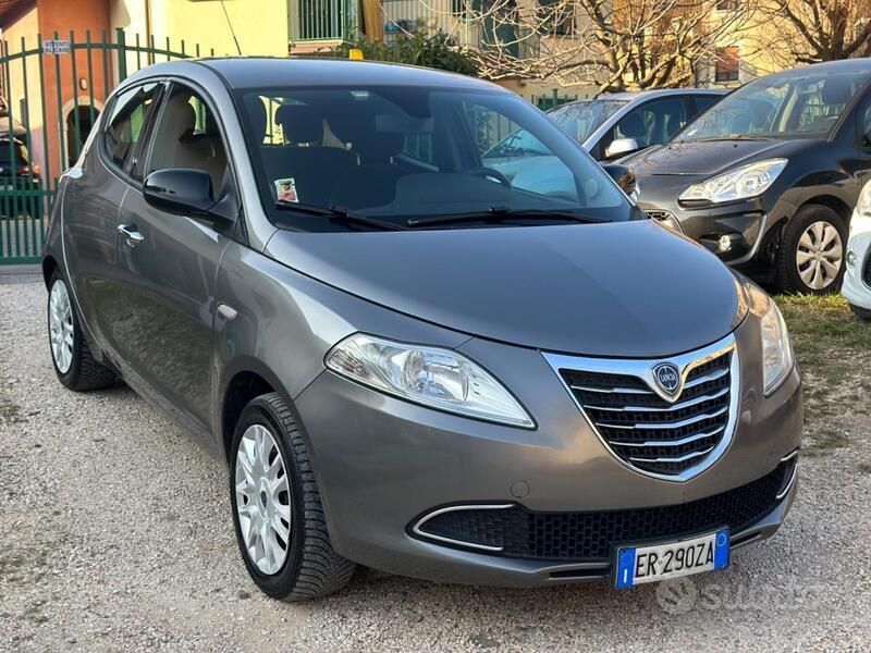 Usata Lancia Ypsilon S 69 CV (50 kW) 2013 Grigio Utilitaria