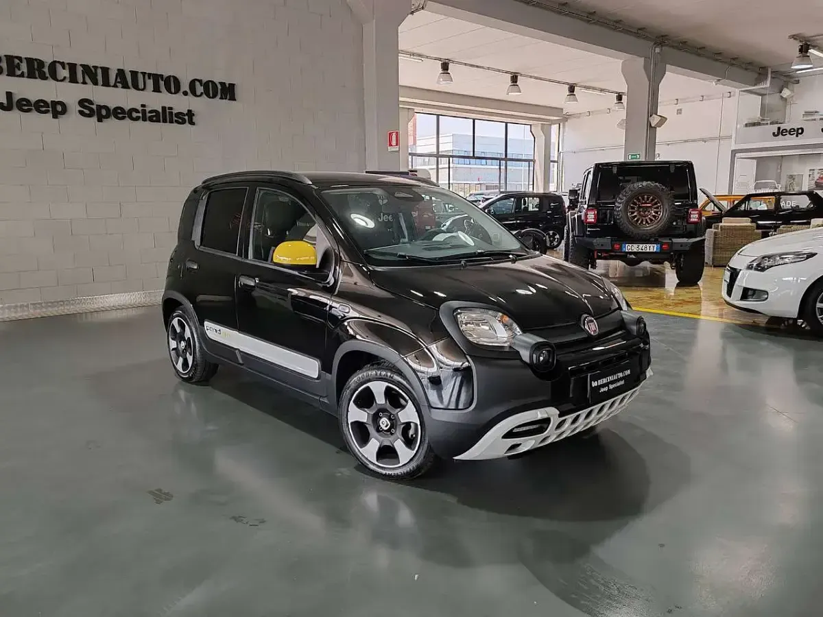Usata Fiat Panda Cross Cross Plus 69 CV (50 kW) 2025 Nero Utilitaria