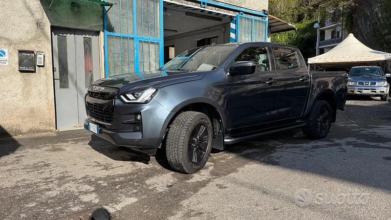 Usata Isuzu D-Max 163 CV (119 kW) 2022 Grigio Pick-up