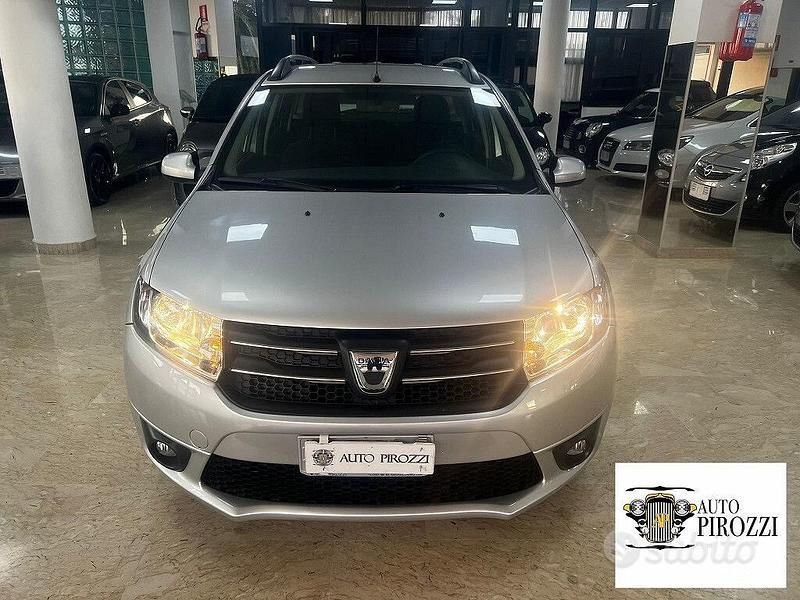 Grigio Usata 2016 Dacia Logan Tre volumi | 6500 € (Cara) - Immagine 1/4