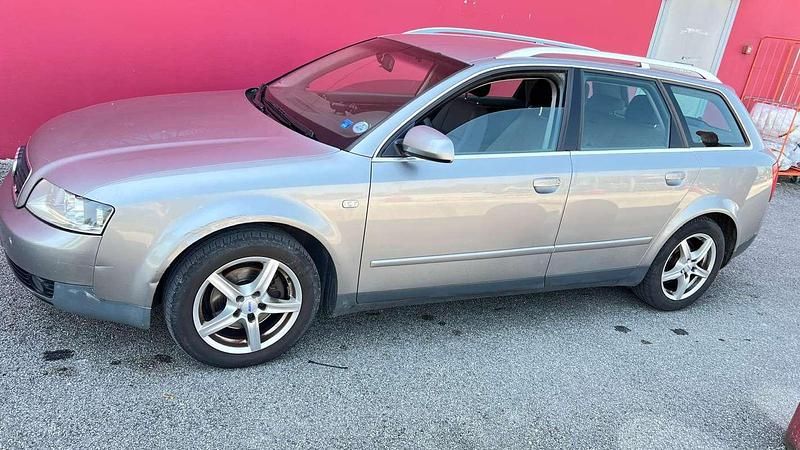 Begagnad Audi A4 131 HK (96 kW) 2002 Silver Kombi