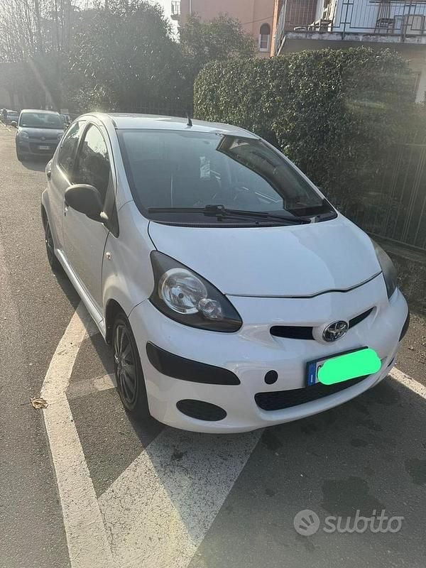 Usata Toyota Aygo 68 CV (50 kW) 2011 Utilitaria