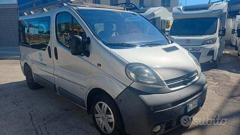 Usata Opel Vivaro 100 CV (73 kW) 2003 Grigio Monovolume