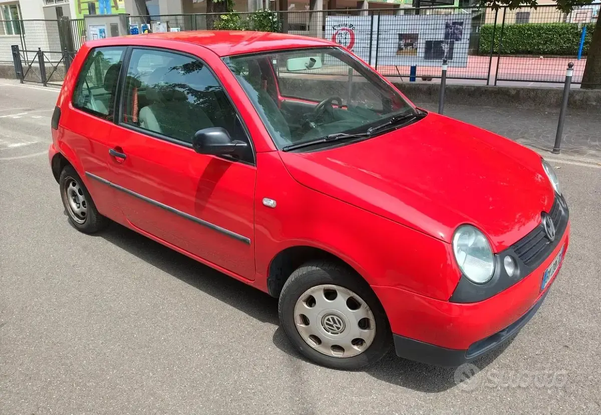 Usata VW Lupo Trendline 50 CV (36 kW) 2002 Rosso Utilitaria
