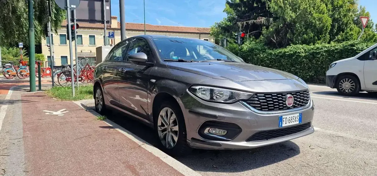 Usata Fiat Tipo Lounge 95 CV (69 kW) 2016 Grigio Berlina