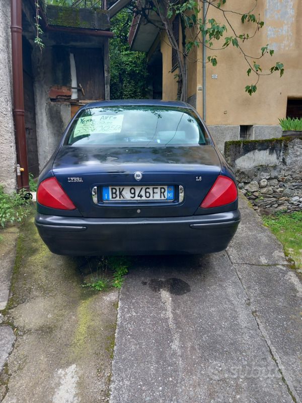 Usata Lancia Lybra 103 CV (75 kW) 2000 Blu Berlina